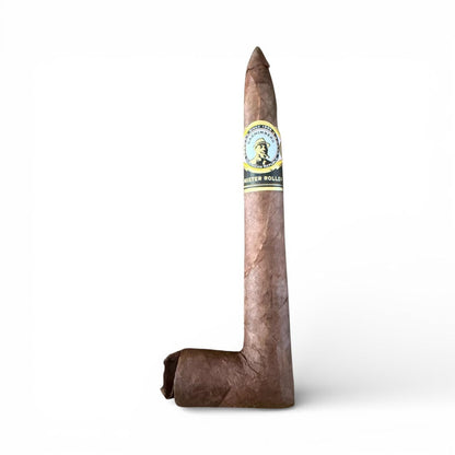 Cachimbero Master Roller cachimba pipe – upright view on white background